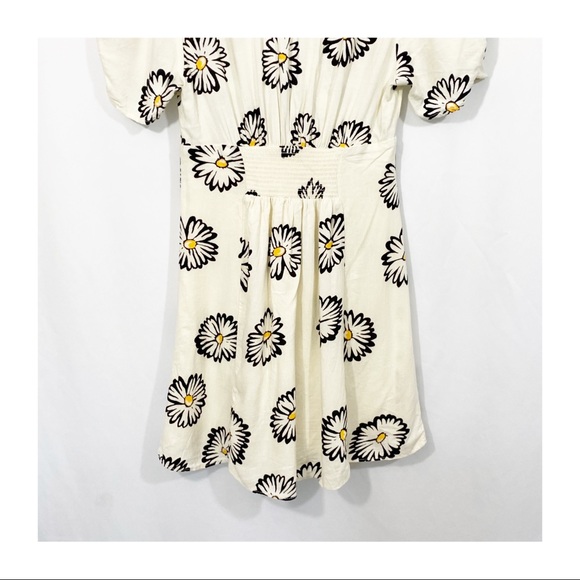Urban Outfitters Bettie Twist Knot Daisy Print Floral Dress - Picture 10 of 13